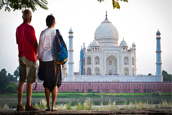 From Delhi: Sunrise Taj Mahal Agra Day Tour with transfers