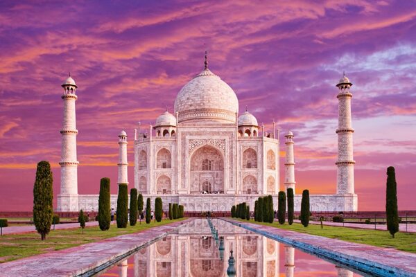 From Delhi: Sunrise Taj Mahal Agra Day Tour with transfers