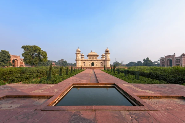 Sunset Taj Mahal Tour with Skip-The-Line & Lateral Entry