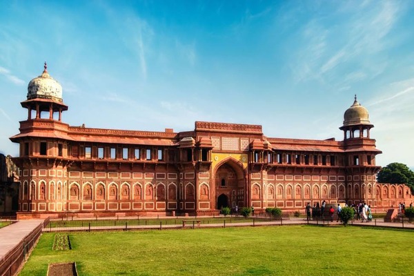 Explore the Agra Fort